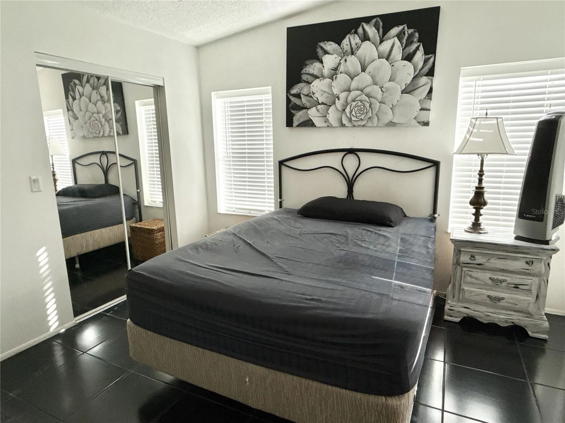 6907 Americana Drive NE St Petersburg FL 33702