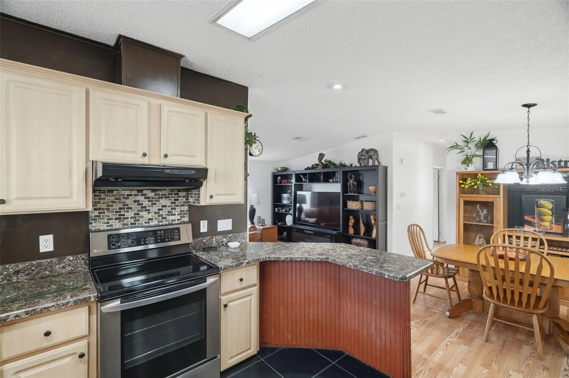 6907 Americana Drive NE St Petersburg FL 33702