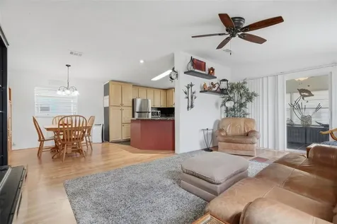 6907 Americana Drive NE St Petersburg FL 33702