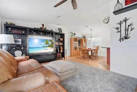 6907 Americana Drive NE St Petersburg FL 33702