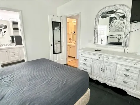 6907 Americana Drive NE St Petersburg FL 33702