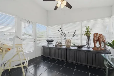 6907 Americana Drive NE St Petersburg FL 33702