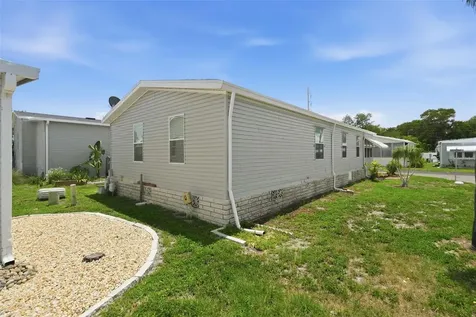 6907 Americana Drive NE St Petersburg FL 33702