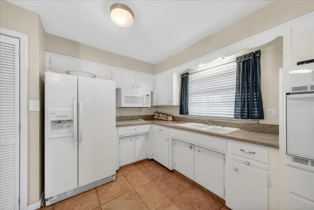 702 Carmen Drive Ocoee FL 34761