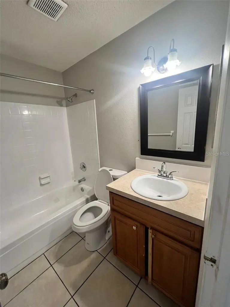 39132 County Road 54 Zephyrhills FL 33542