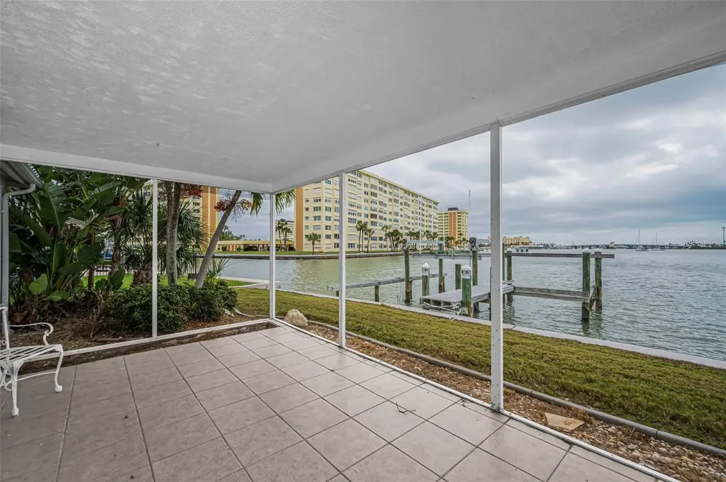 11566 47th Avenue N St Petersburg FL 33708
