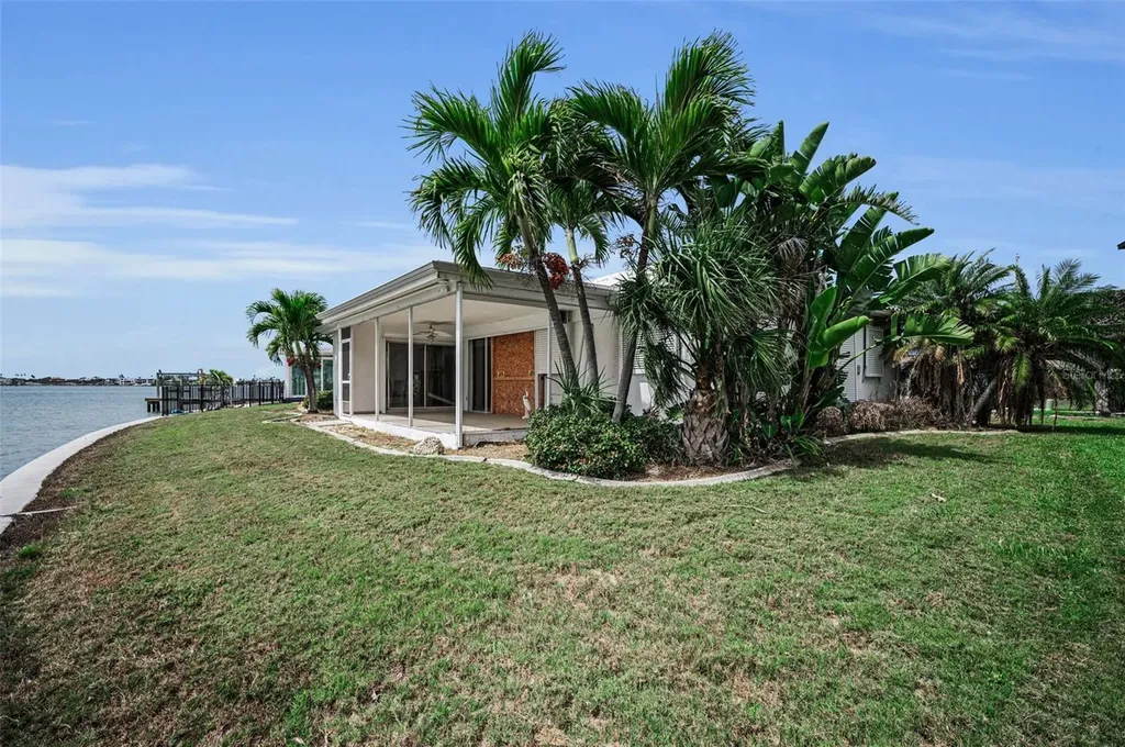 11566 47th Avenue N St Petersburg FL 33708
