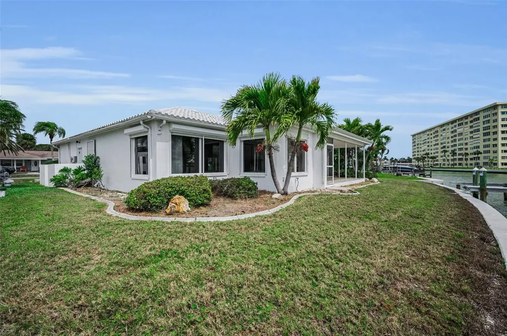 11566 47th Avenue N St Petersburg FL 33708