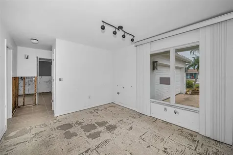 11566 47th Avenue N St Petersburg FL 33708