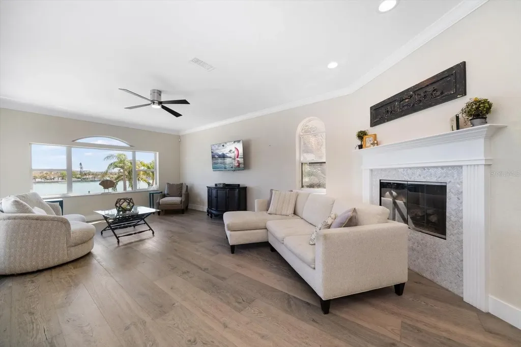 8685 E Bay Drive Treasure Island FL 33706