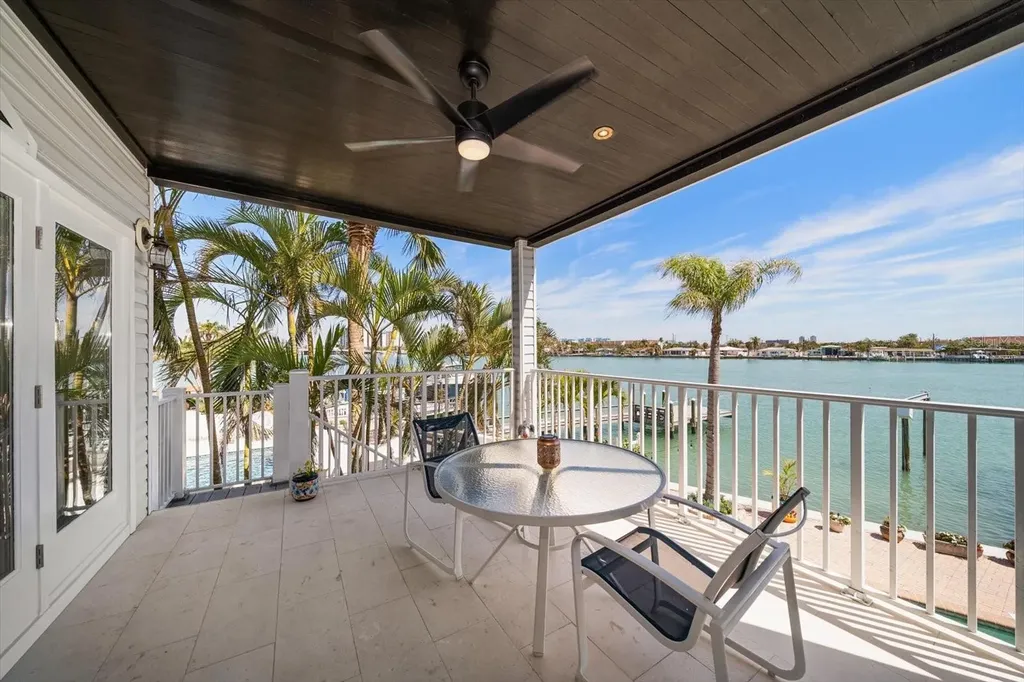 8685 E Bay Drive Treasure Island FL 33706