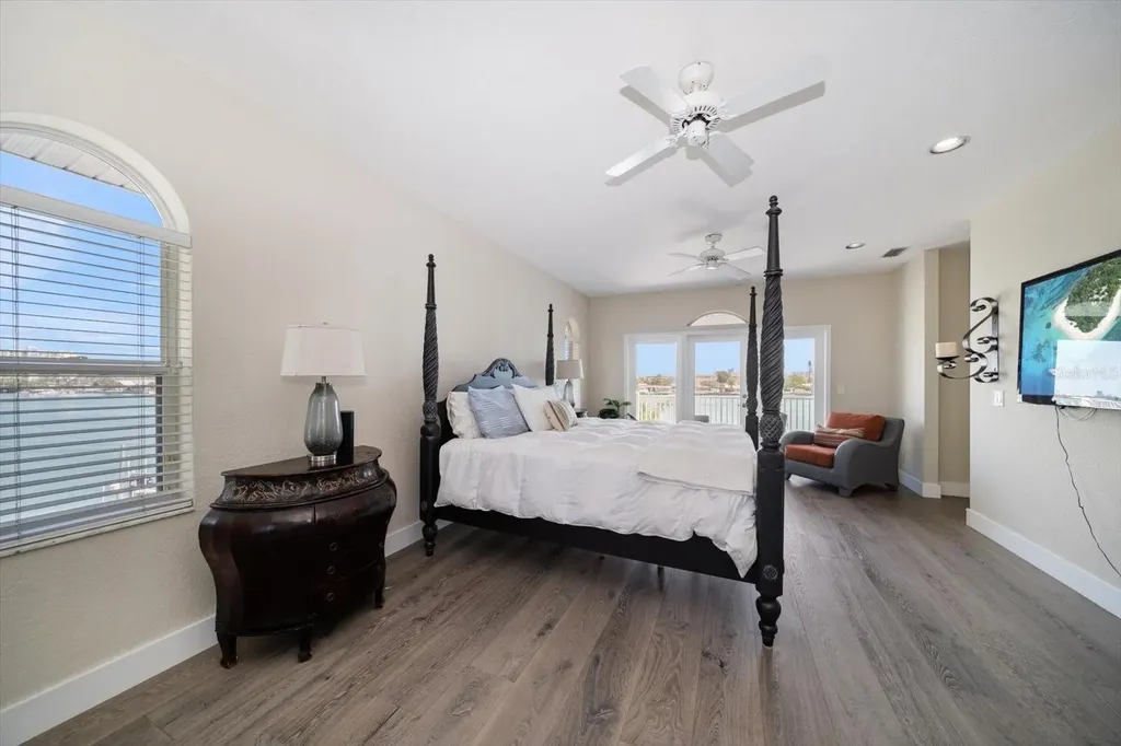 8685 E Bay Drive Treasure Island FL 33706