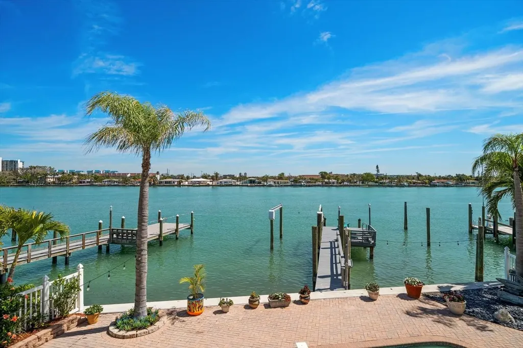 8685 E Bay Drive Treasure Island FL 33706