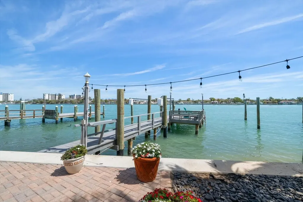 8685 E Bay Drive Treasure Island FL 33706