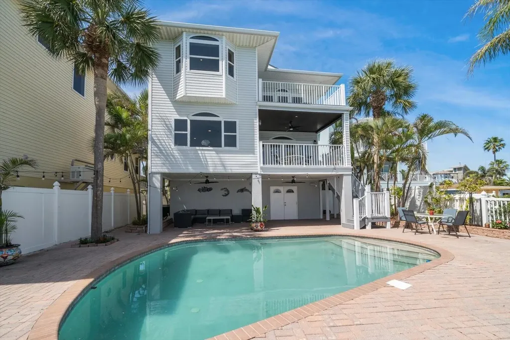 8685 E Bay Drive Treasure Island FL 33706