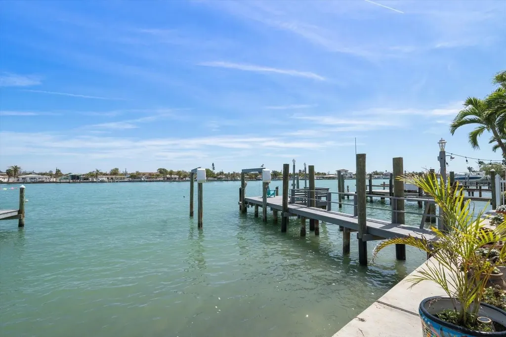 8685 E Bay Drive Treasure Island FL 33706