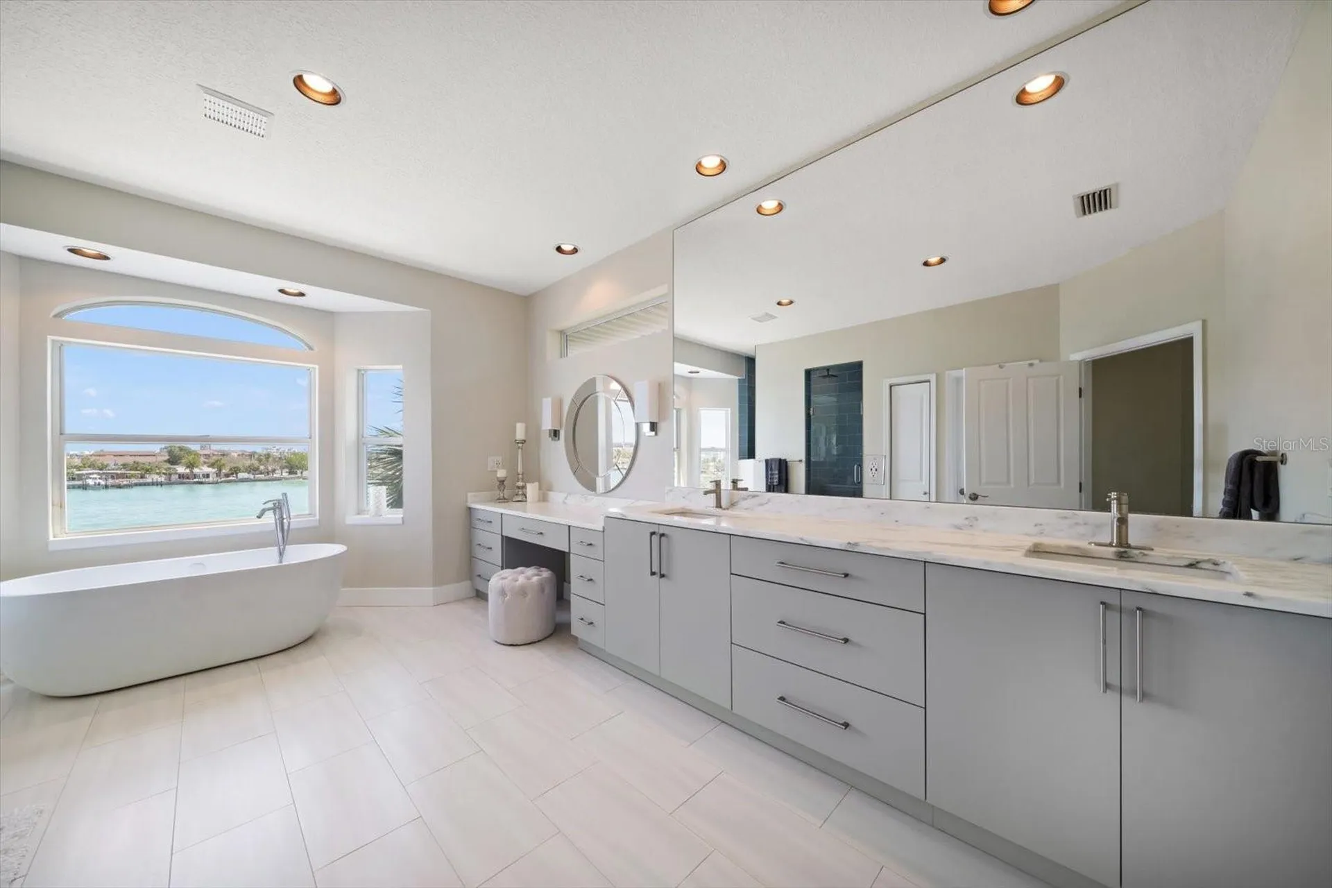 8685 E Bay Drive Treasure Island FL 33706