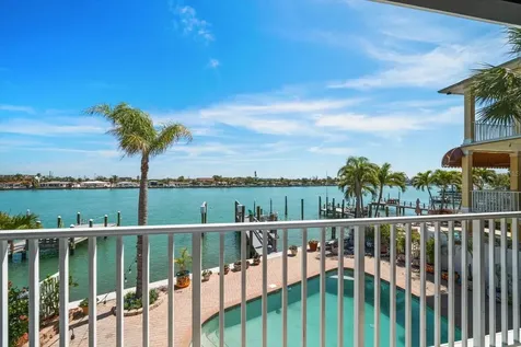 8685 E Bay Drive Treasure Island FL 33706