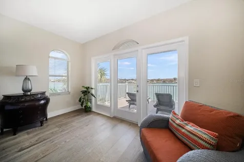 8685 E Bay Drive Treasure Island FL 33706