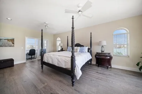 8685 E Bay Drive Treasure Island FL 33706