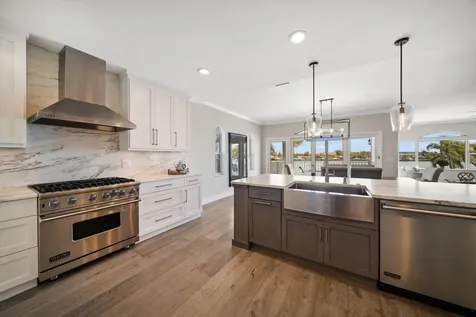 8685 E Bay Drive Treasure Island FL 33706