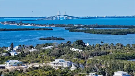 925 Bayshore Drive Terra Ceia FL 34250