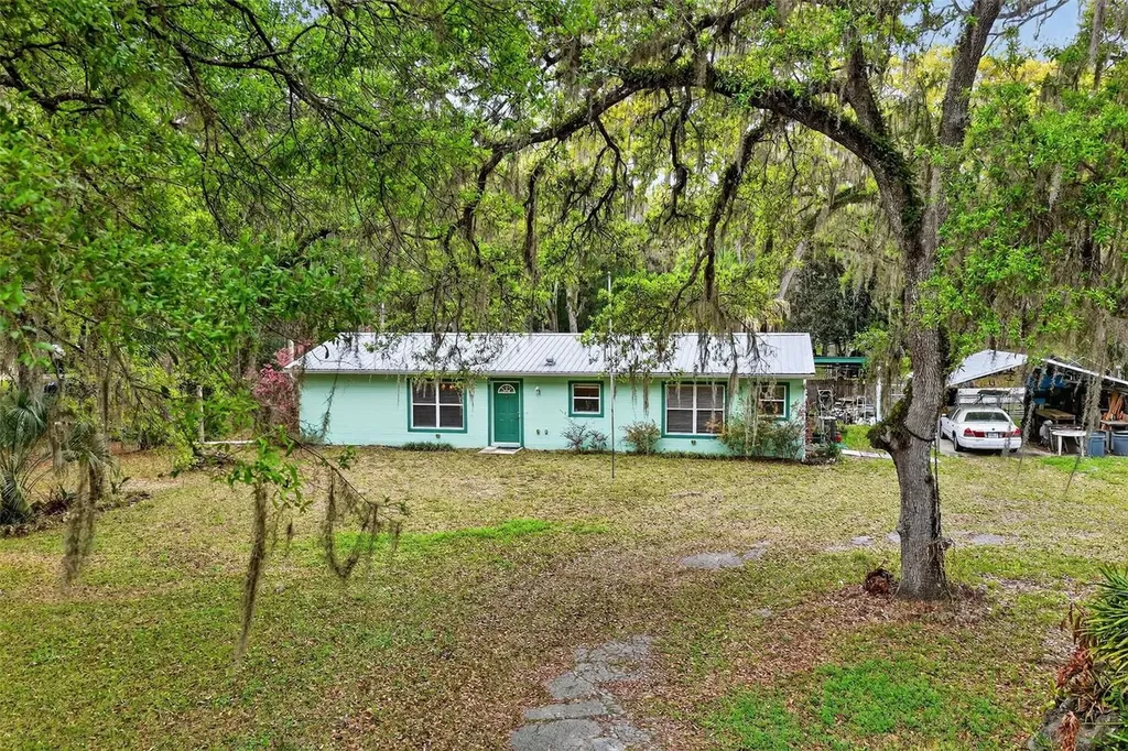 3336 County Road 510a Wildwood FL 34785