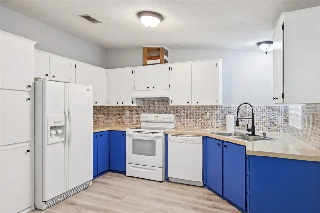 39 Maplehurst Avenue Debary FL 32713