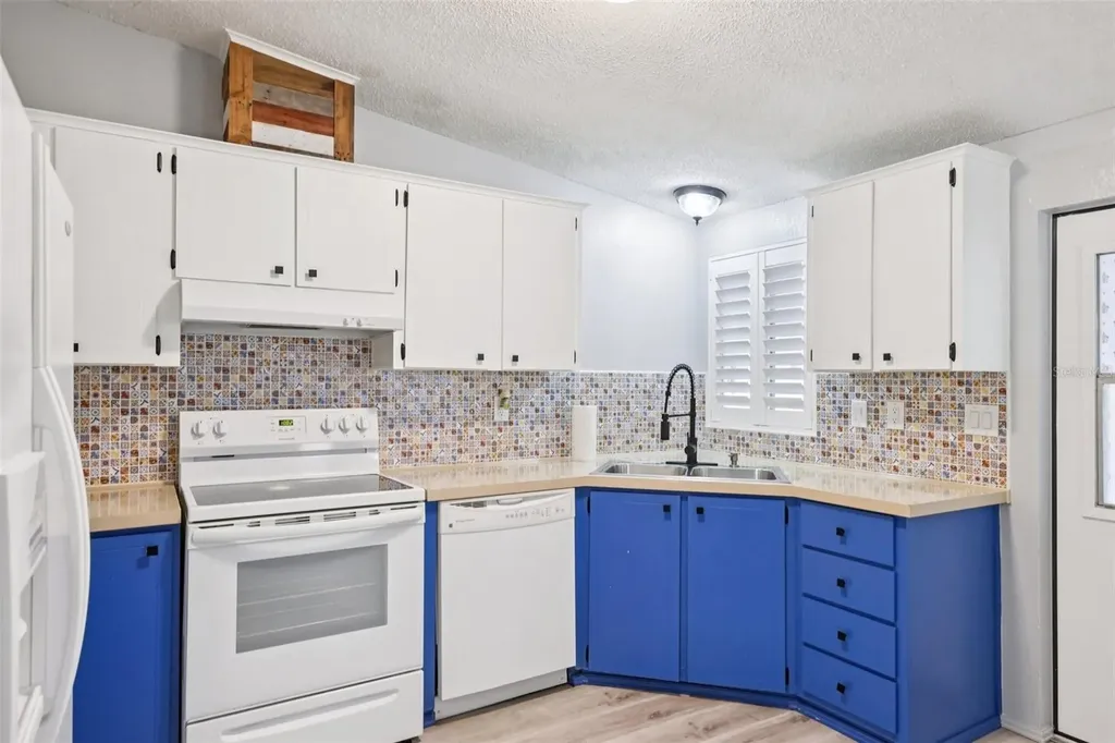 39 Maplehurst Avenue Debary FL 32713