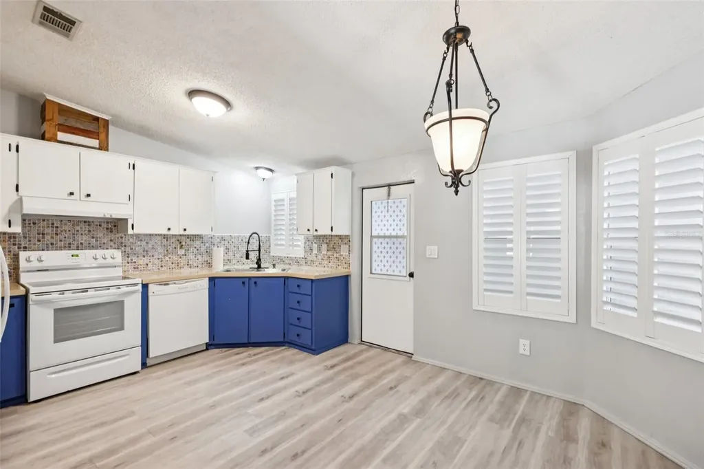 39 Maplehurst Avenue Debary FL 32713