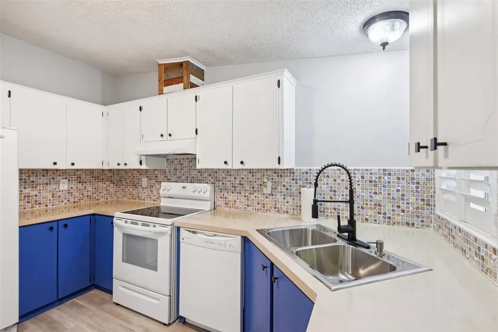 39 Maplehurst Avenue Debary FL 32713