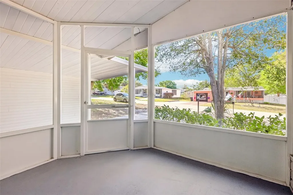 39 Maplehurst Avenue Debary FL 32713