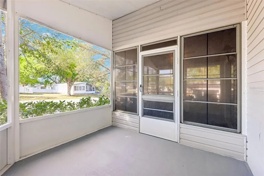 39 Maplehurst Avenue Debary FL 32713