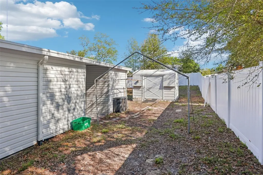 39 Maplehurst Avenue Debary FL 32713