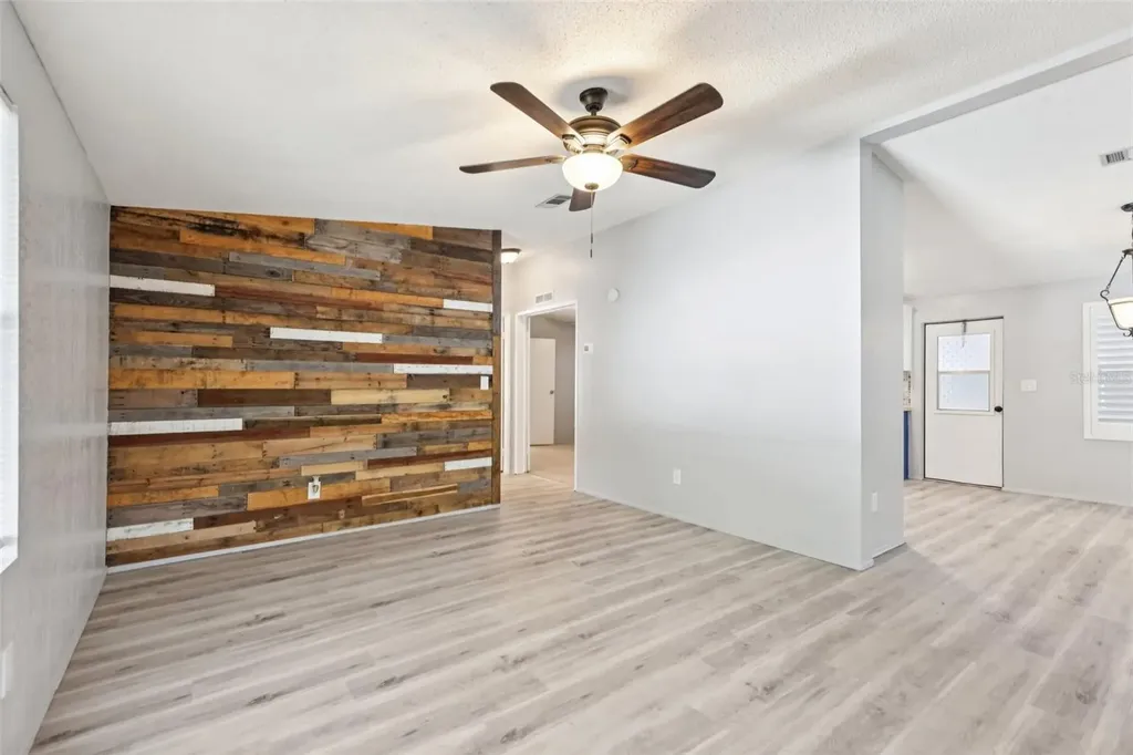 39 Maplehurst Avenue Debary FL 32713