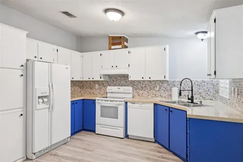 39 Maplehurst Avenue Debary FL 32713