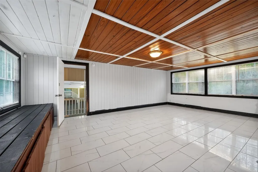2285 Lake Drive Jacksonville FL 32246