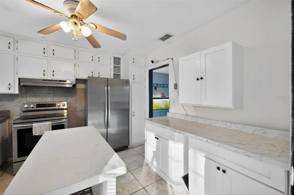 2285 Lake Drive Jacksonville FL 32246