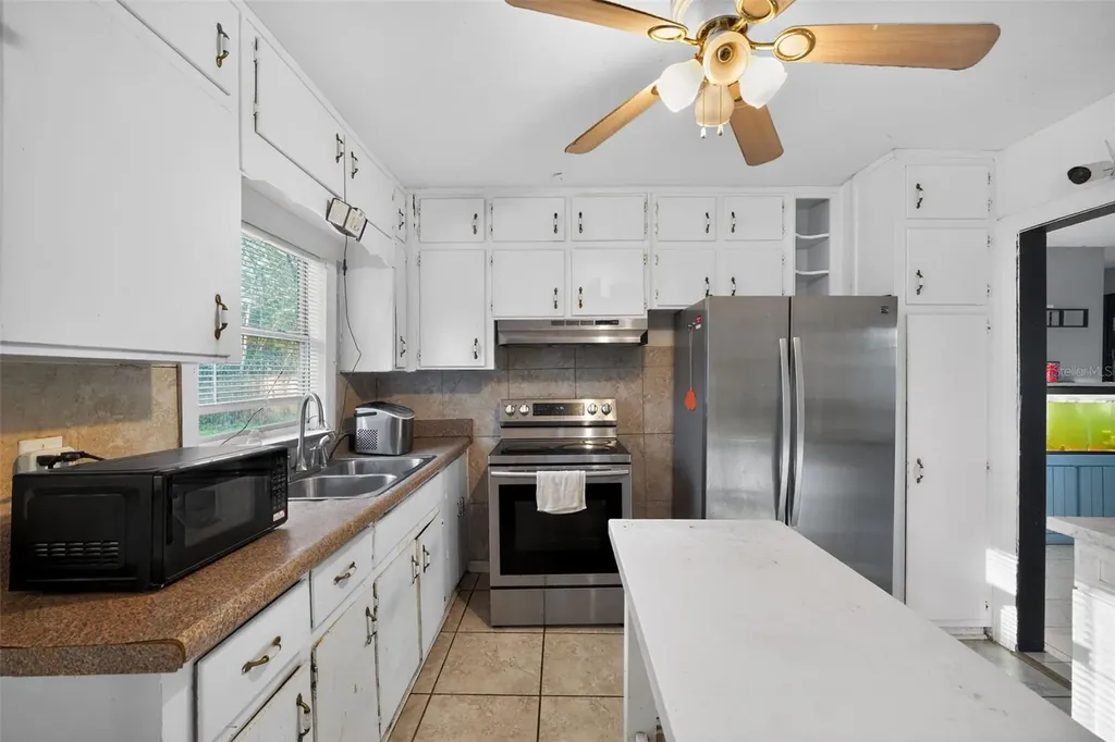2285 Lake Drive Jacksonville FL 32246