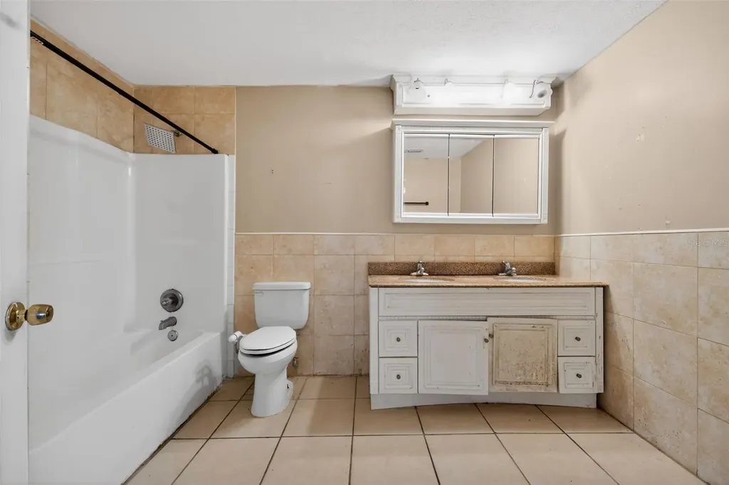 2285 Lake Drive Jacksonville FL 32246