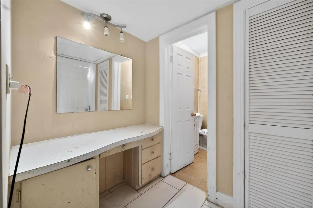 2285 Lake Drive Jacksonville FL 32246