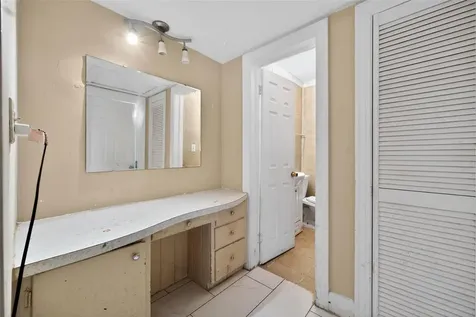 2285 Lake Drive Jacksonville FL 32246