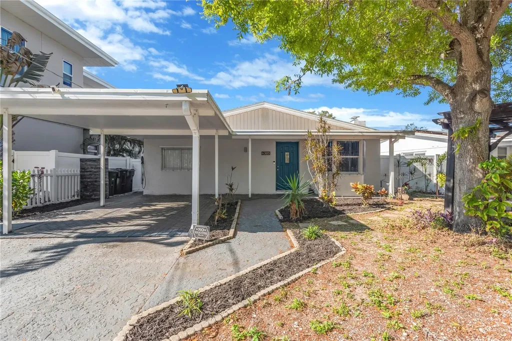 6305 S Selbourne Avenue Tampa FL 33611
