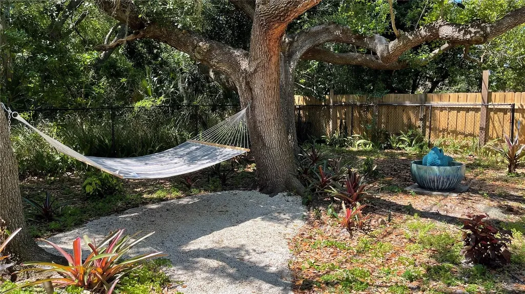 2504 S Milmar Drive Sarasota FL 34237