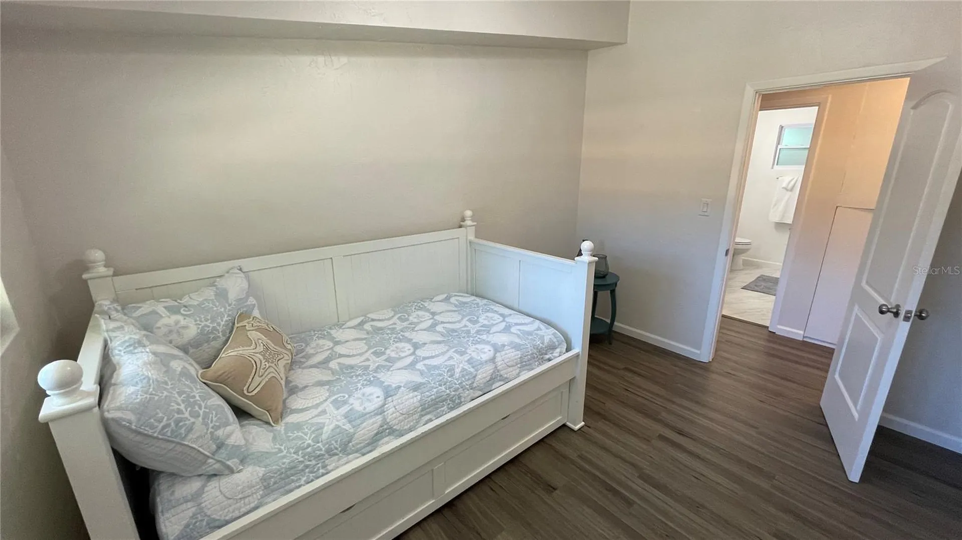 2504 S Milmar Drive Sarasota FL 34237