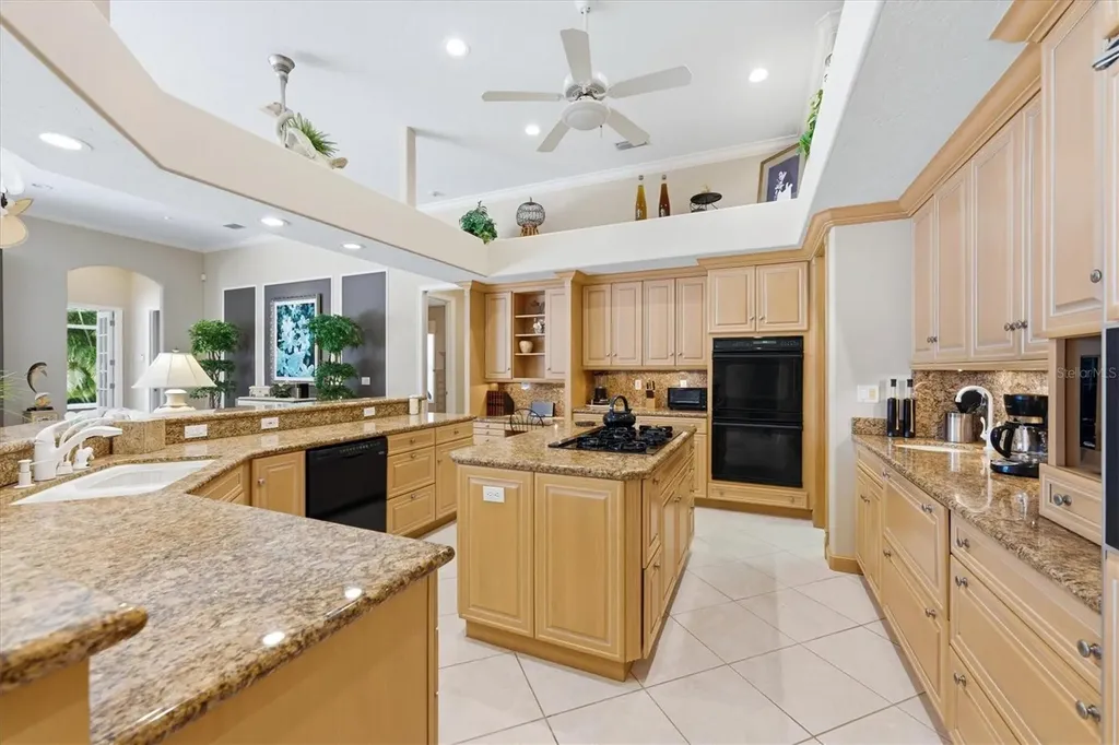 8112 Collingwood Court University Park FL 34201