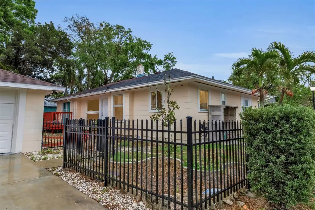 1008 16th Avenue W Bradenton FL 34205