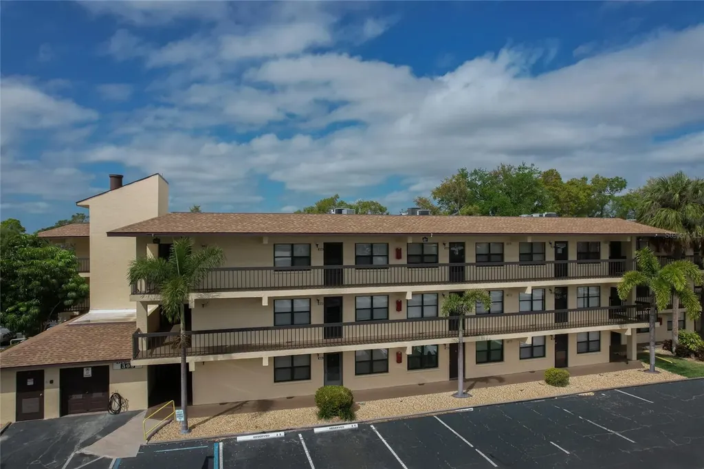 305 30th Avenue W Bradenton FL 34205
