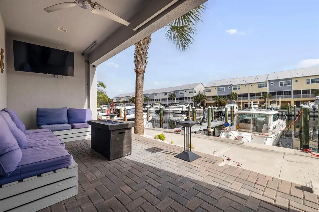 6064 Moorings Drive S St Petersburg FL 33712