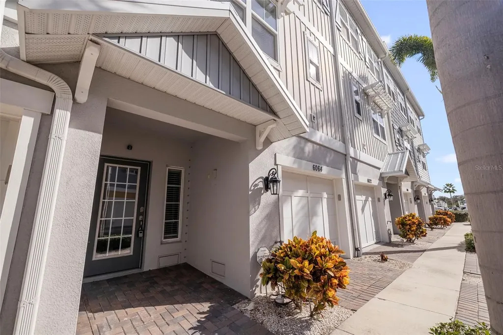 6064 Moorings Drive S St Petersburg FL 33712